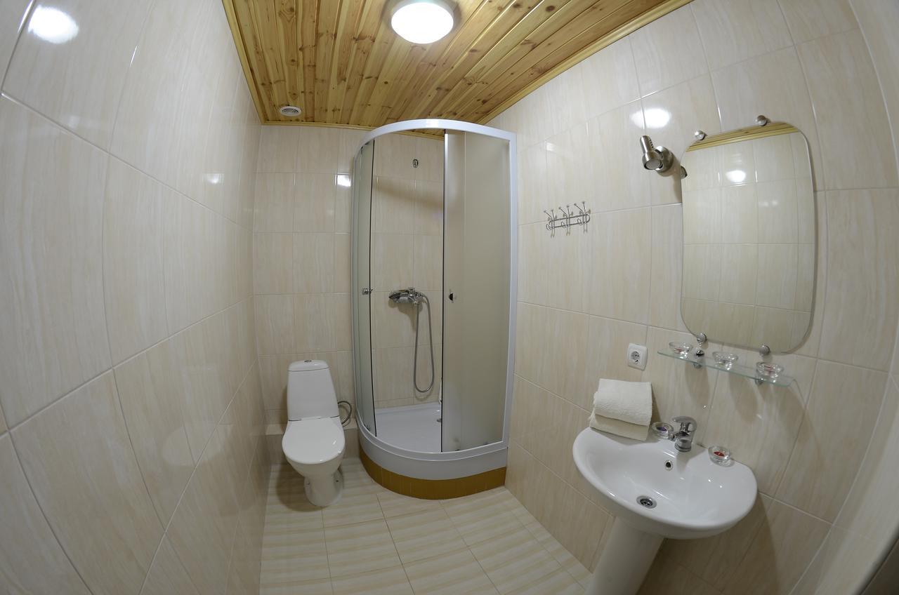 Curtea Boierului Hotel Peresecina Exteriér fotografie