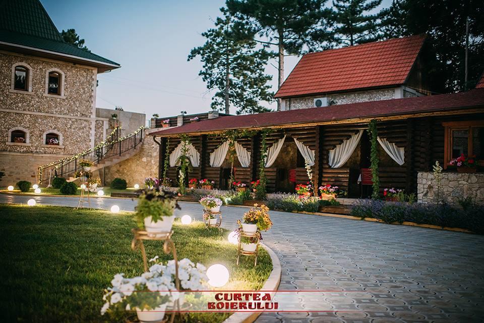 Curtea Boierului Hotel Peresecina Exteriér fotografie