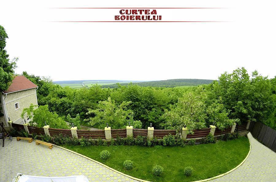 Curtea Boierului Hotel Peresecina Exteriér fotografie